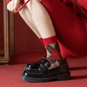 Хлопчатобумажные Новогодние Красные носки с милой решеткой, Утолщенные Носки на удачу, носки для пола, женские чулочно-носочные изделия, Носки средней длины, зимние