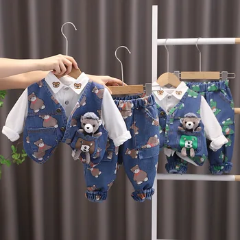 2023 Осенний Корейский Комплект одежды для маленького мальчика из 3 предметов, джинсовый жилет с Мультяшным Медведем, рубашка с длинным рукавом, джинсовый костюм, одежда для новорожденных мальчиков