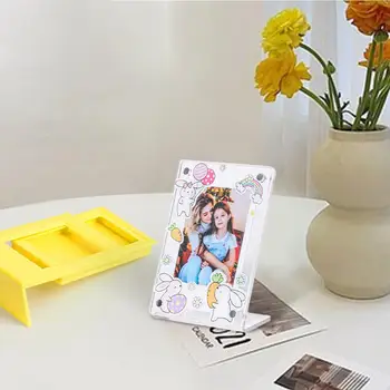 Вертикальная рамка для фотографий Рамка для фотографий с мультяшным рисунком Акриловая фоторамка Со стильными семейными фотографиями на столе